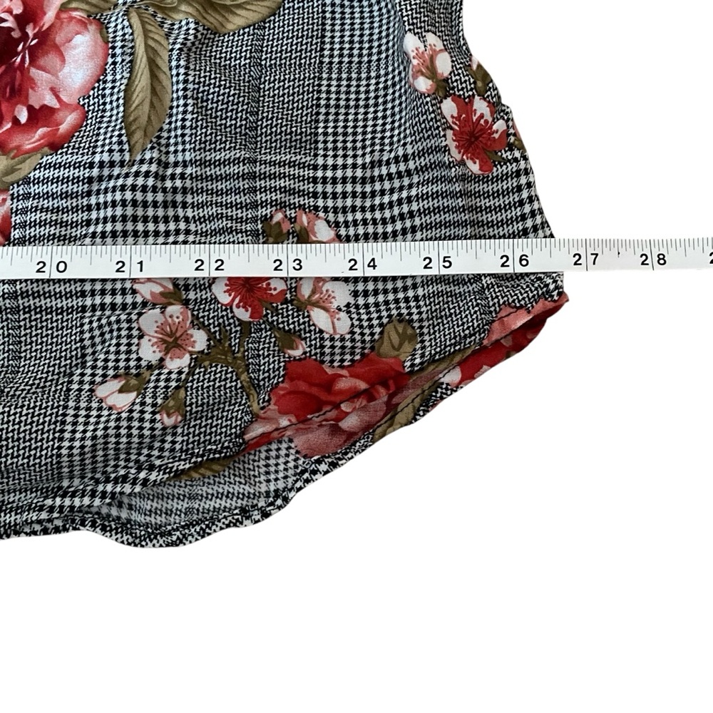 Fred David 2X Floral Graphic Button Down Popover Blouse – Black & White, Rayon - Picture 6 of 7